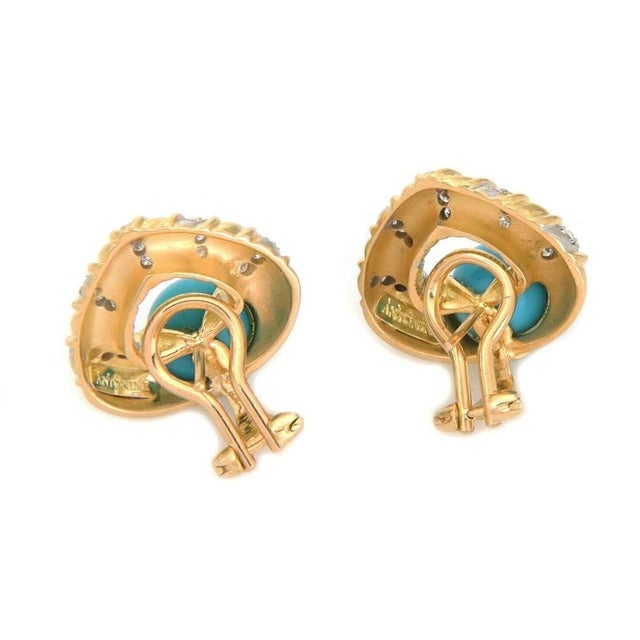 Mid 20th Century Pair of Antonini Diamond Turquoise 18k Yellow Gold Heart Post Clip Huggie Earrings For Sale - Image 4 of 7