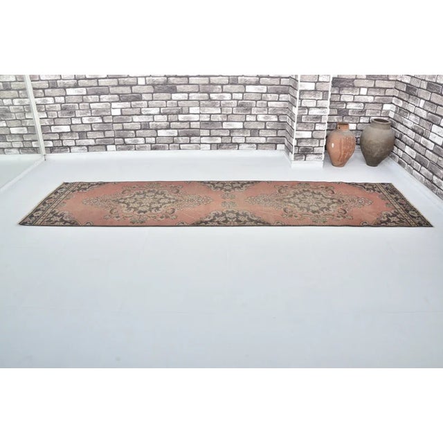 1950s Oushak Bohemian Vintage Rug For Sale - Image 5 of 10