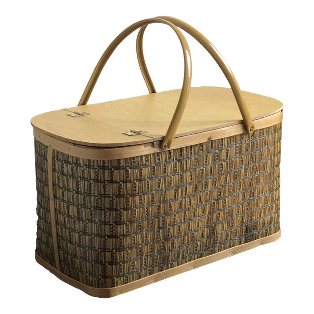1960s Mid-Century Modern Raffia Picnic Basket For Sale