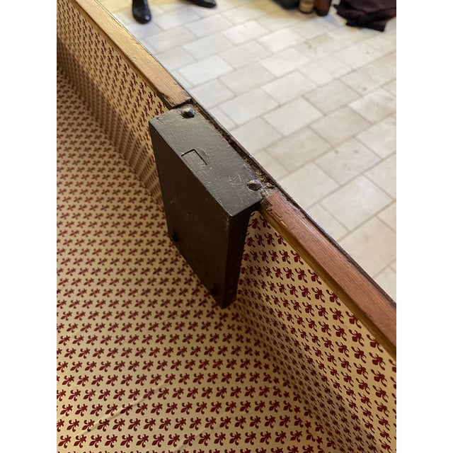 Louis XVI Venetian Chest of Drawers For Sale - Image 4 of 7