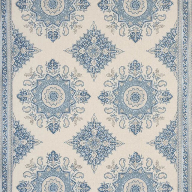 Sample - Schumacher x Mark D. Sikes Montecito Medallion Fabric in China Blue For Sale In Charlotte - Image 6 of 6