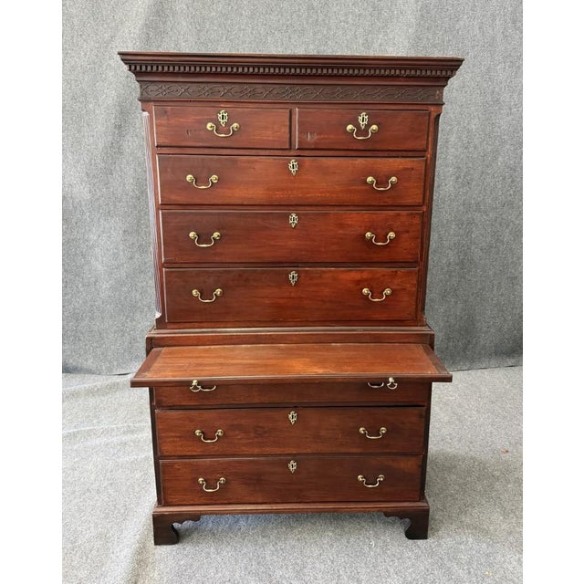 18th Century Mahogany Chest on Chest With Dressing Table For Sale - Image 4 of 18