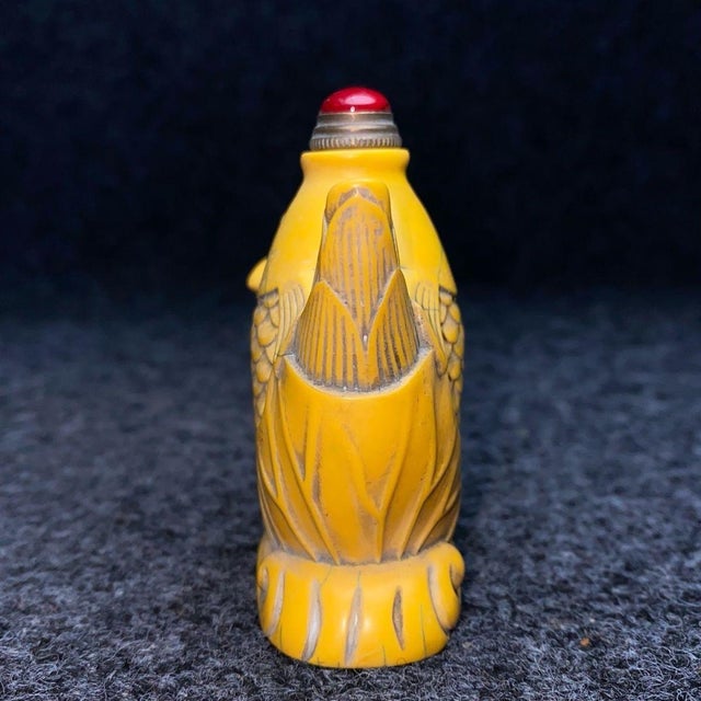 1960s Vintage Chinese Carved Fish Shaped Snuff Bottle With Red Stopper, Chinoiserie Collectible For Sale - Image 5 of 9