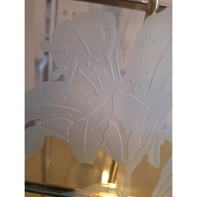1980s Fredrick Ramond Signed Lucite & Brass Etched Lily Table Lamp Base With Original Finial 1980s For Sale - Image 5 of 7