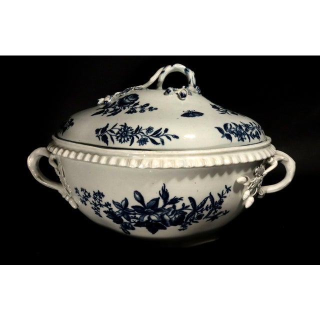 Late 18th Century First Period Worcester Porcelain Soup Tureen, Cover and Stand, Pine Cone Pattern, Blue and White For Sale - Image 13 of 16