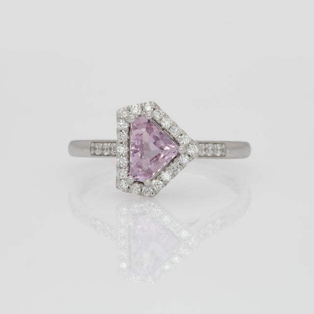 Pink Sapphire Ring With Earth Mined Diamonds Accents: Solid 14k Gold, Trillion, Size 6.75 For Sale - Image 4 of 7
