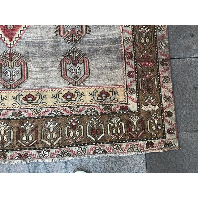 1960s Oushak Handmade Rug- 5′6″ × 9′7″ For Sale - Image 9 of 11