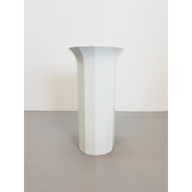 White Large Floor Vase in Porcelain by Tapio Wirkkala for Rosenthal Polygon Studio Line, Germany, 1980s For Sale - Image 8 of 15