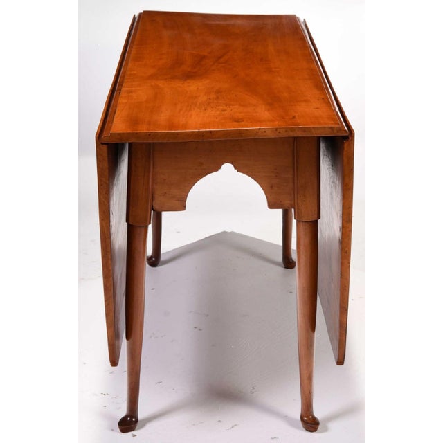 18th Century Fine Queen Anne Figured Applewood Drop Leaf Table, Sack Provenance For Sale - Image 10 of 11