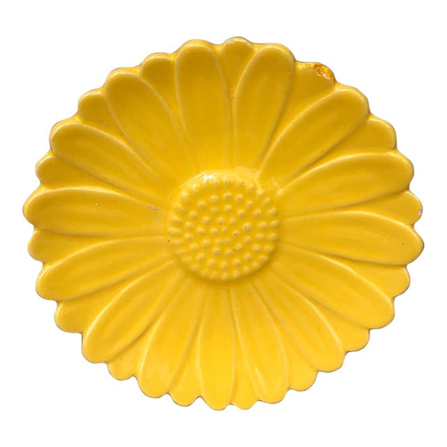 Small French Majolica Daisy Plate Vallauris, Circa 1950 For Sale