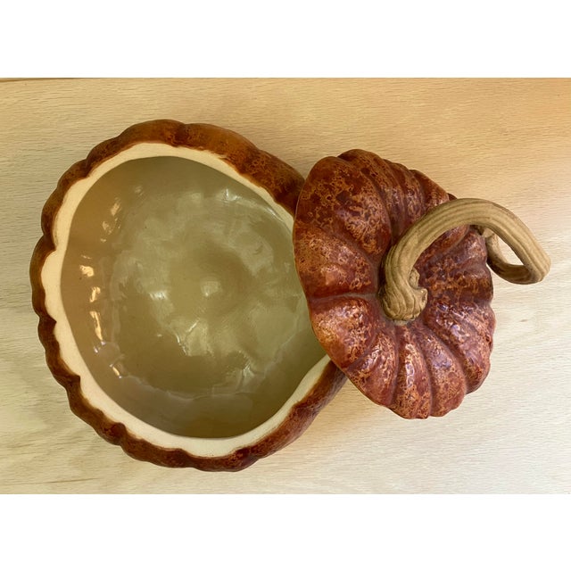 Large Artisan Majolica Pumpkin Tureen - Callaway Gardens '95 For Sale - Image 9 of 11