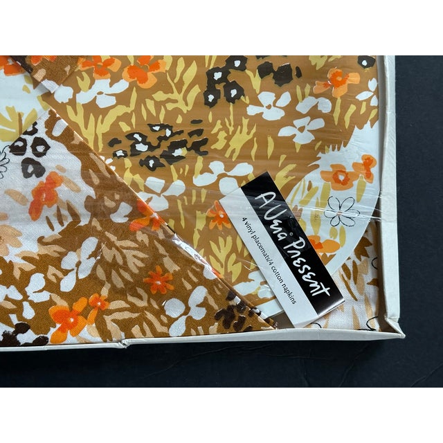 1960s Modern Vera Neumann Vinyl Placemats With Linen Napkins Set - 8pcs For Sale In New York - Image 6 of 8