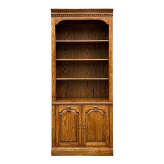 1980s Knob Creek Traditional Solid Oak Bookcase Unit (38-9019) For Sale
