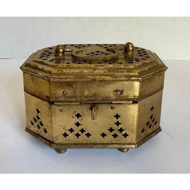 Early 20th Century Indian Pierced Brass Cricket Box For Sale In Los Angeles - Image 6 of 11