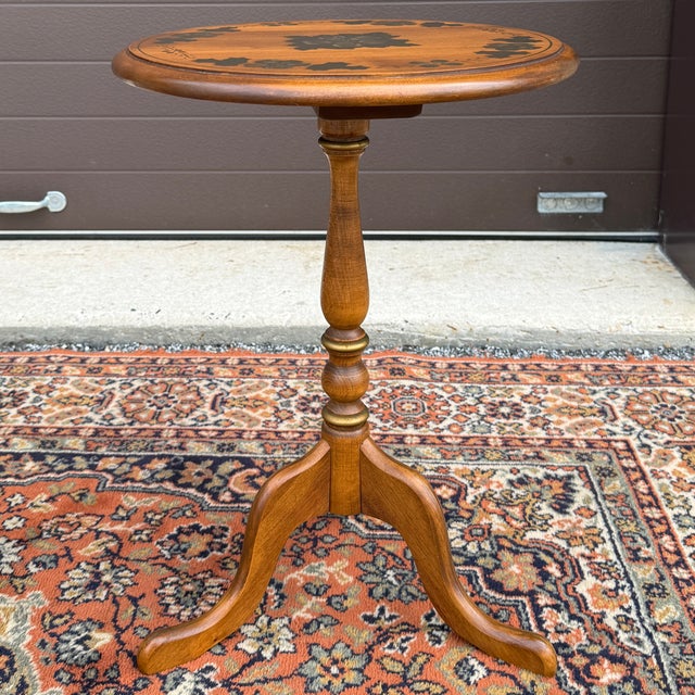 1970s 1970s Ethan Allen Country Farmhouse Hitchcock Style Solid Heirloom Maple Stenciled Accent Drink Table (14-9042) For Sale - Image 5 of 13