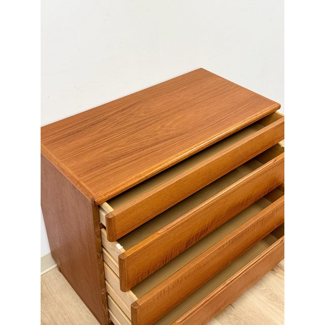 Vintage MCM Danish Modern Teak Four Drawer Chest, Dresser, Bedroom Storage For Sale - Image 10 of 14