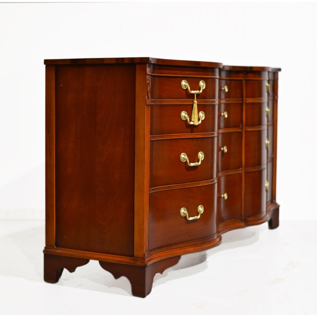Mid Century Georgian Mahogany Serpentine Dresser With Brass Bail Hardware For Sale In Chicago - Image 6 of 12