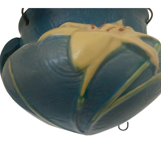 Circa 1946 Roseville Art Pottery Hanging Planter With Zephyr Lily Pattern For Sale In Palm Springs - Image 6 of 7