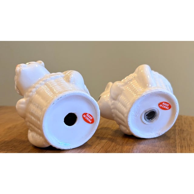 White 1990s Trompe-l'Oeil Ceramic Cats in Baskets Salt and Pepper Shakers - a Pair For Sale - Image 8 of 12