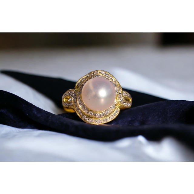 Contemporary The Malibu Creek: Pearl and Natural Diamond Swirl Ring in Yellow Gold For Sale - Image 3 of 11