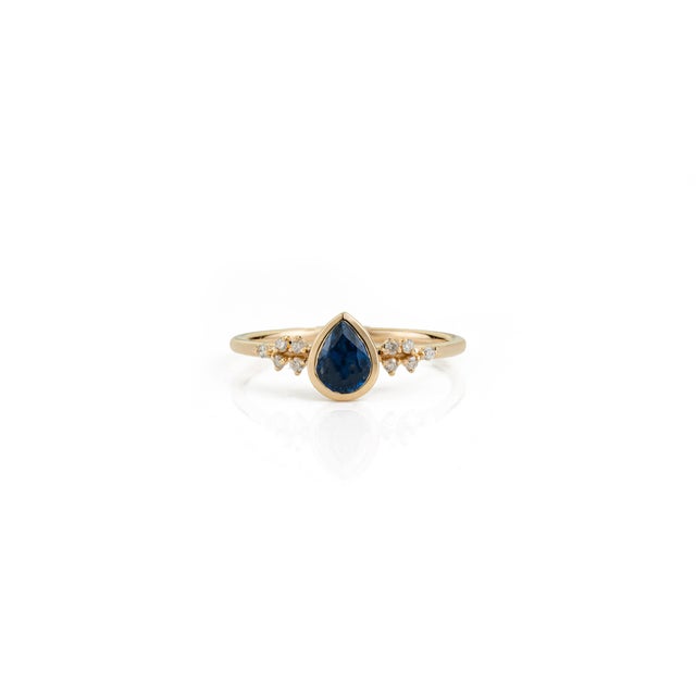 Pear Cut Blue Sapphire and Diamond Cluster Vintage Ring in 14k Gold Size 6 For Sale - Image 4 of 17
