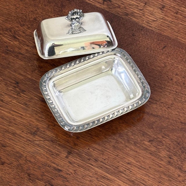 Poole Silver Co. 1940s Silver Plate Trinket Box - Vintage Covered Butter Dish For Sale - Image 4 of 7