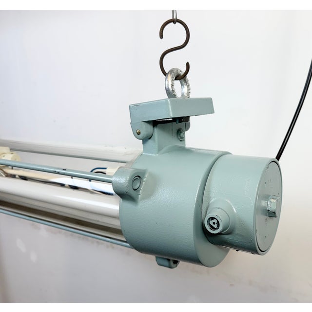 1980s East German Industrial Fluorescent Tube Light from Leuchtenbau Wittenberg, 1980s For Sale - Image 5 of 18