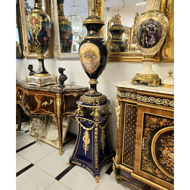 French Sevres-Style Black Porcelain Urn – Victorian Court Scene, Gold Gilding & Ornate Pedestal For Sale - Image 4 of 4