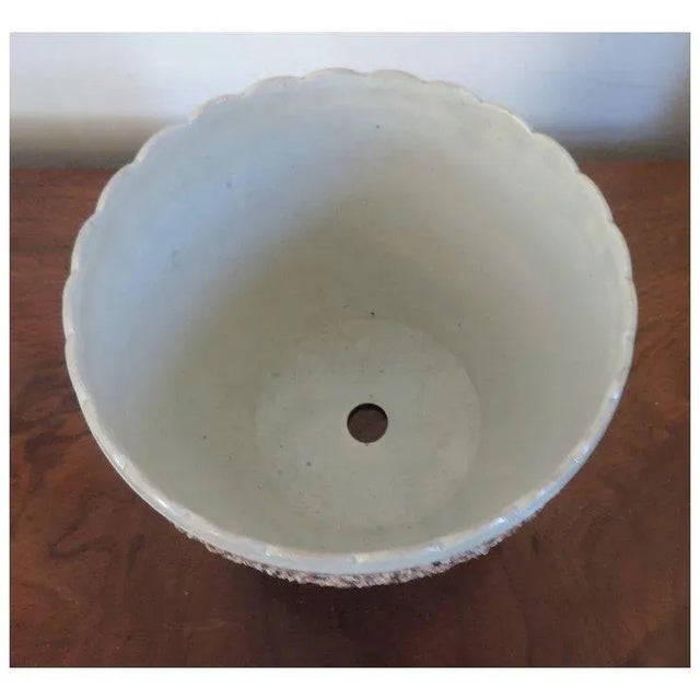 English Antique 18th / Early 19th Century English George III Staffordshire Pearlware Mochaware Sanded Flower Pot Cachepot For Sale - Image 3 of 10