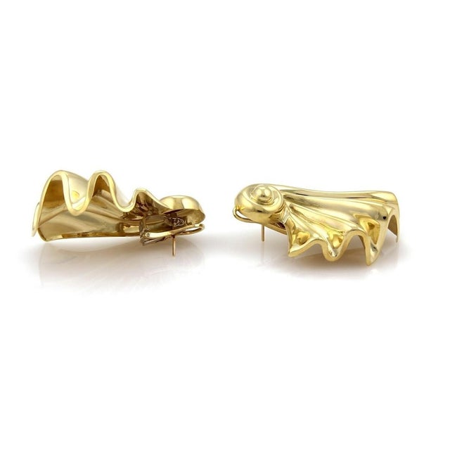 Contemporary Mid 20th Century Large 18k Yellow Gold Shell Curled Earrings, A Pair For Sale - Image 3 of 5