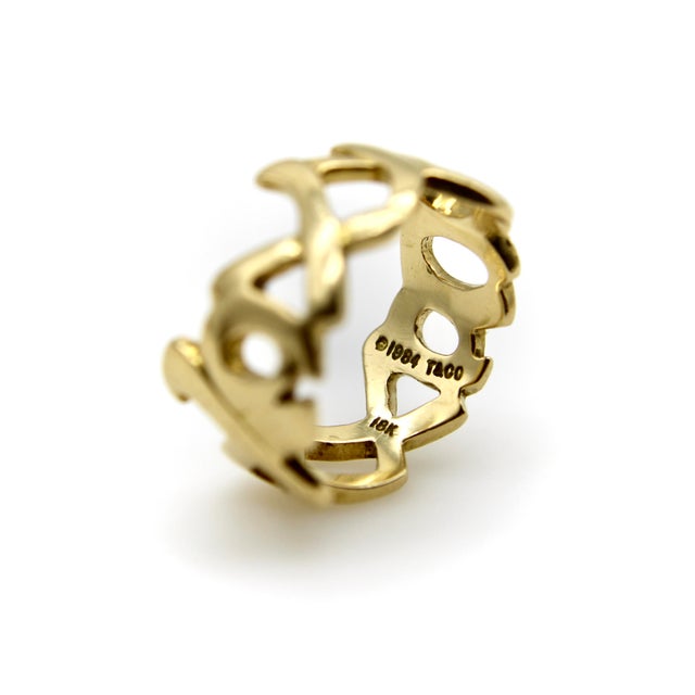 Gold 1980s 18k Gold Tiffany & Co. Paloma Picasso Graffiti Kiss Ring, Size 4.5 For Sale - Image 8 of 12