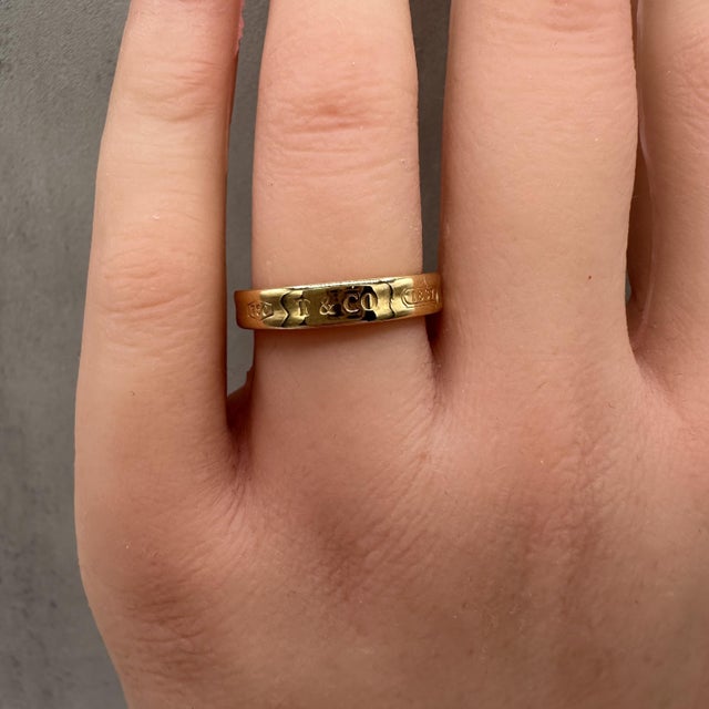 Early 21st Century Designer Tiffany 1837 Band Ring 18kt Yellow Gold Size 6.5 For Sale - Image 5 of 6