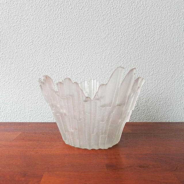 This glass bowl was designed by Tauno Wirkkala for Humppila Glass of Finland in 1972 and in production between 1972 and...