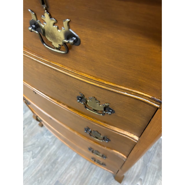 Antique American Federal Bowfront Chest of Drawers For Sale - Image 13 of 14