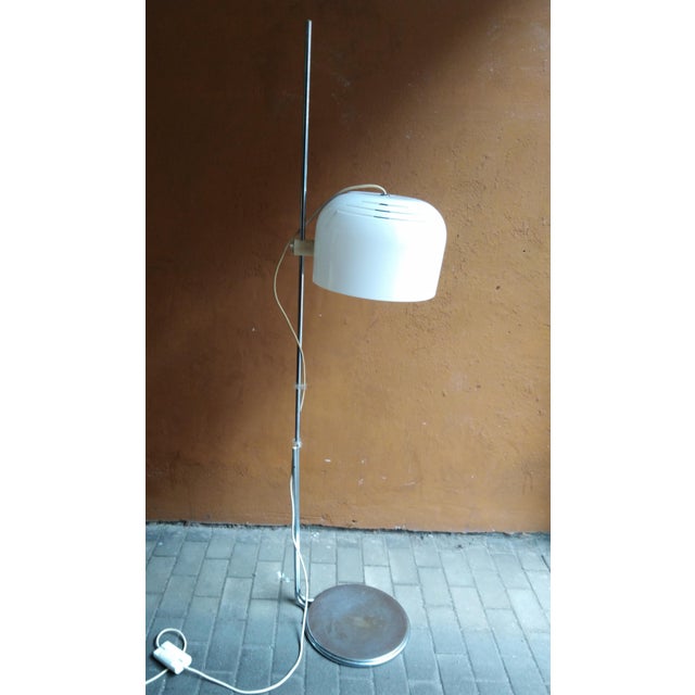 Metal Chrome and Acrylic Floor Lamp by Luigi Massoni for Guzzini, Italy, 1960s For Sale - Image 7 of 10