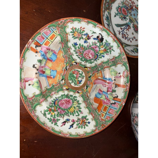 Single Antique 19th C. Chinese Export Rose Medallion Porcelain Plate 9.5” - Unmarked For Sale - Image 4 of 4