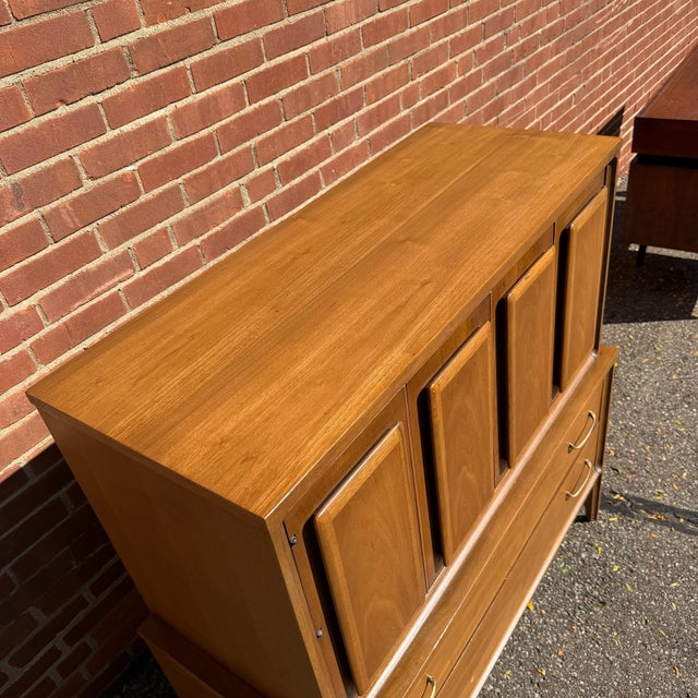 Brown Broyhill Forward Mid-Century Modern Walnut Gentleman’s Chest For Sale - Image 8 of 11