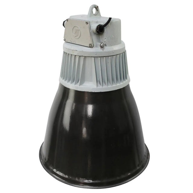 Factory light black enamel White interior cast aluminum top E27/E26 Up to 250V (Europe/UK Standard).The wiring of this...