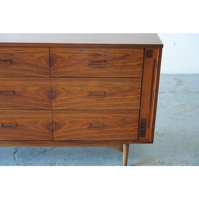 1960s Kroehler Mid-Century Modern Walnut Credenza Dresser With Rosewood Handles For Sale - Image 12 of 12