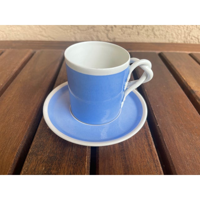 Capodimonte 1960s Mid-Century Modern R. Capodimonte Periwinkle Blue Espresso Cup & Saucer With Stand For Sale - Image 4 of 7