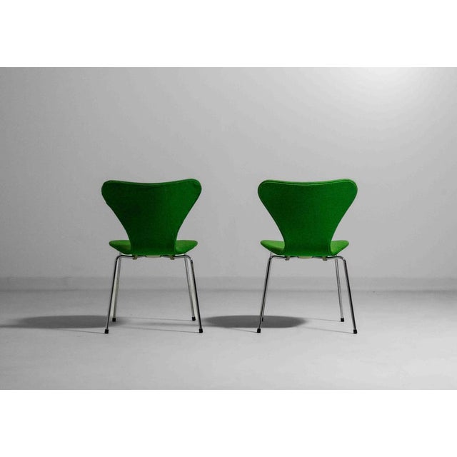 Mid-Century Modern Chairs in Deep Green Fabric by Arne Jacobsen for Fritz Hansen, 1980s, Set of 4 For Sale - Image 3 of 17