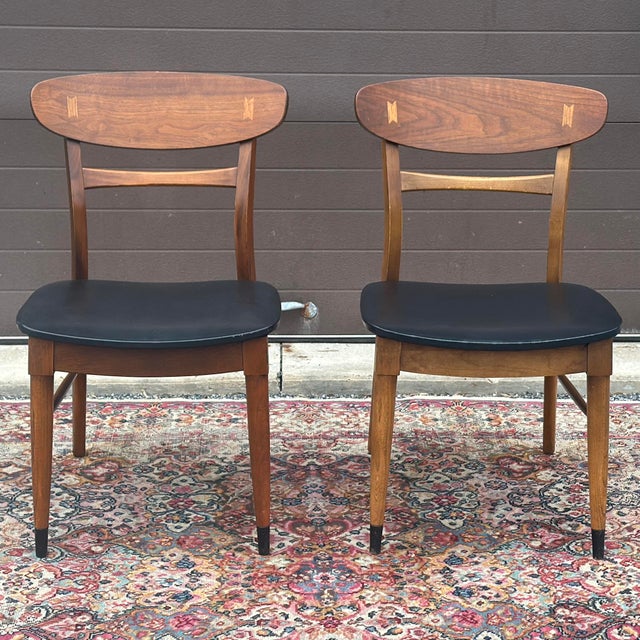 Incredibly well constructed pair of dining chairs from the highly collectible ‘Acclaim’ series by Lane Furniture, Alta...