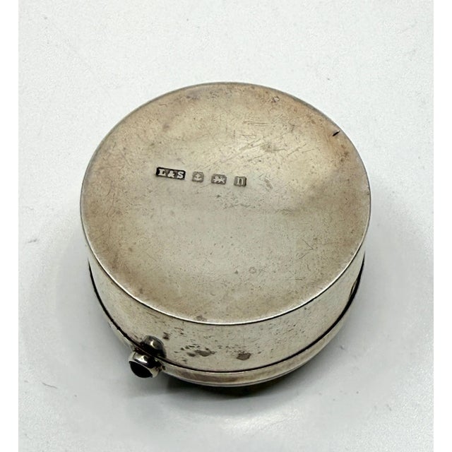 Silver Beautiful Birmingham 1912 Sterling Silver, Agate & Cabochon Ruby? Pill Box For Sale - Image 8 of 12