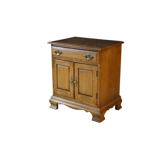 American Late 20th Century Sumter Cabinet Early American Hard Rock Maple Bedside Cabinet Chest Nightstand For Sale - Image 3 of 18