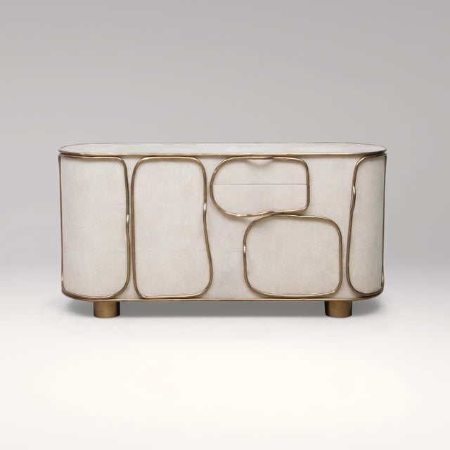 The Arianne Buffet by R&Y Augousti is a masterpiece of modern luxury, blending exquisite craftsmanship with an avant-garde...