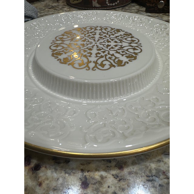 Hollywood Regency Vintage Lenox Embossed Ivory & 24 Kt Gold Gilt Dinner Plate | Hollywood Regency Formal China For Sale - Image 3 of 6