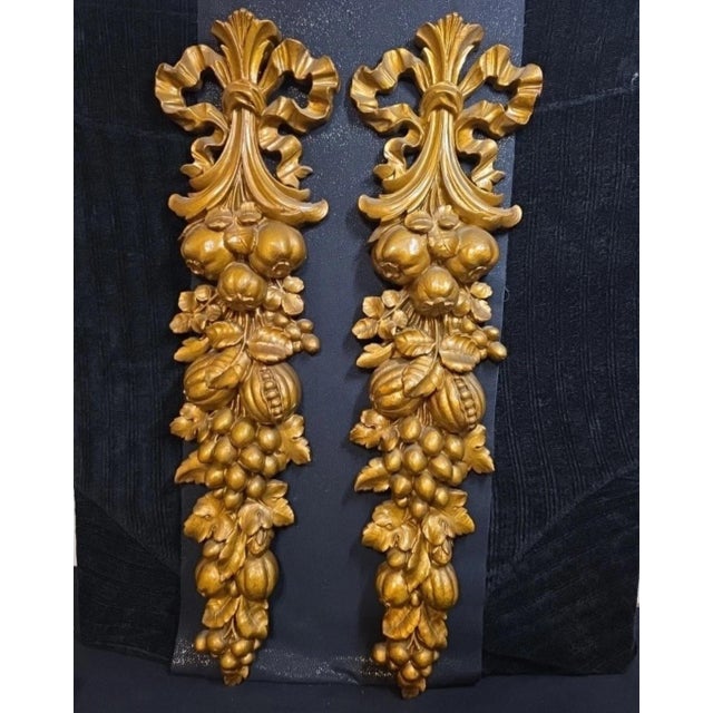 This item is in excellent used condition. It is a Vintage MCM Syroco Wood Gold Leaf Gilt Panels Fruit & Bow Wall Hanging...