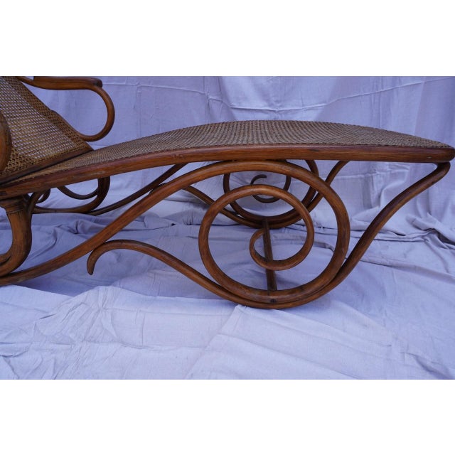 Brown Attributed Thonet Model 2 Adjustable Chaise Lounge – Austria, 1880s For Sale - Image 8 of 10