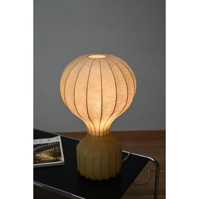 Large Gatto Beige Cocoon Table Lamp attributed to Castiglioni for Flos, Italy, 1960s For Sale - Image 3 of 18