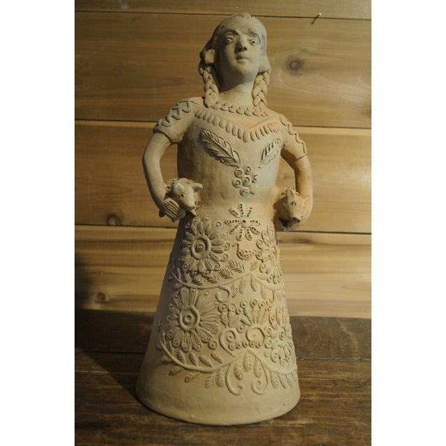 1970s Mexican Teodora Blanco Nunez Style Folk Art Pottery Woman For Sale In San Antonio - Image 6 of 11